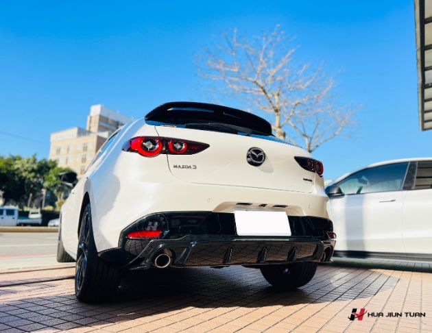 四代 Mazda3 GV 下巴